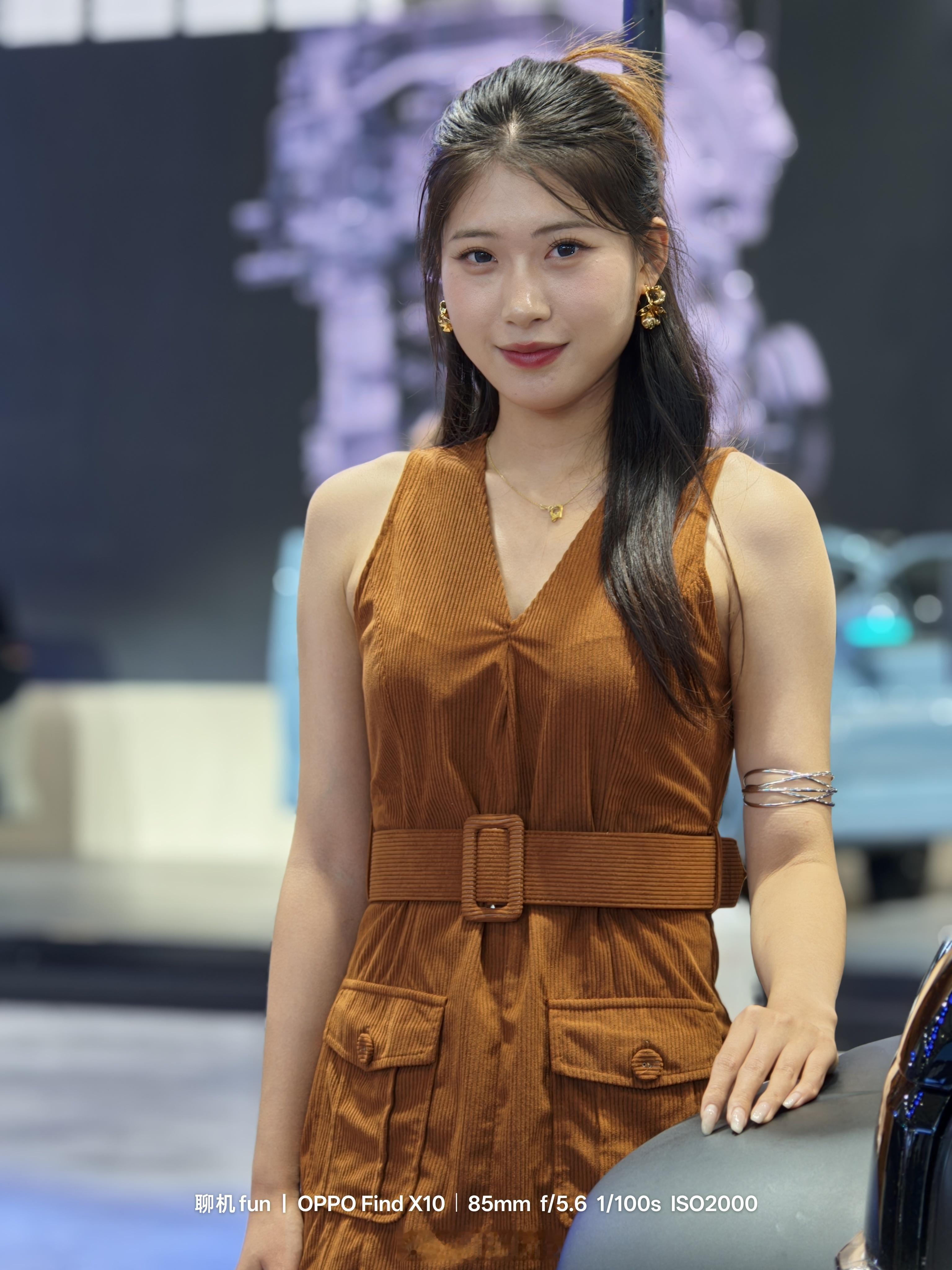 这次车展全程原相机直出，一点美颜都没开建议女孩子多用原相机拍照真心觉得原相机才最