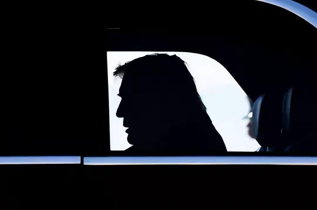 特朗普说俄乌接近达成协议，俄罗斯却展开春季攻势，泽连斯基不怕普京怕特朗普！
  