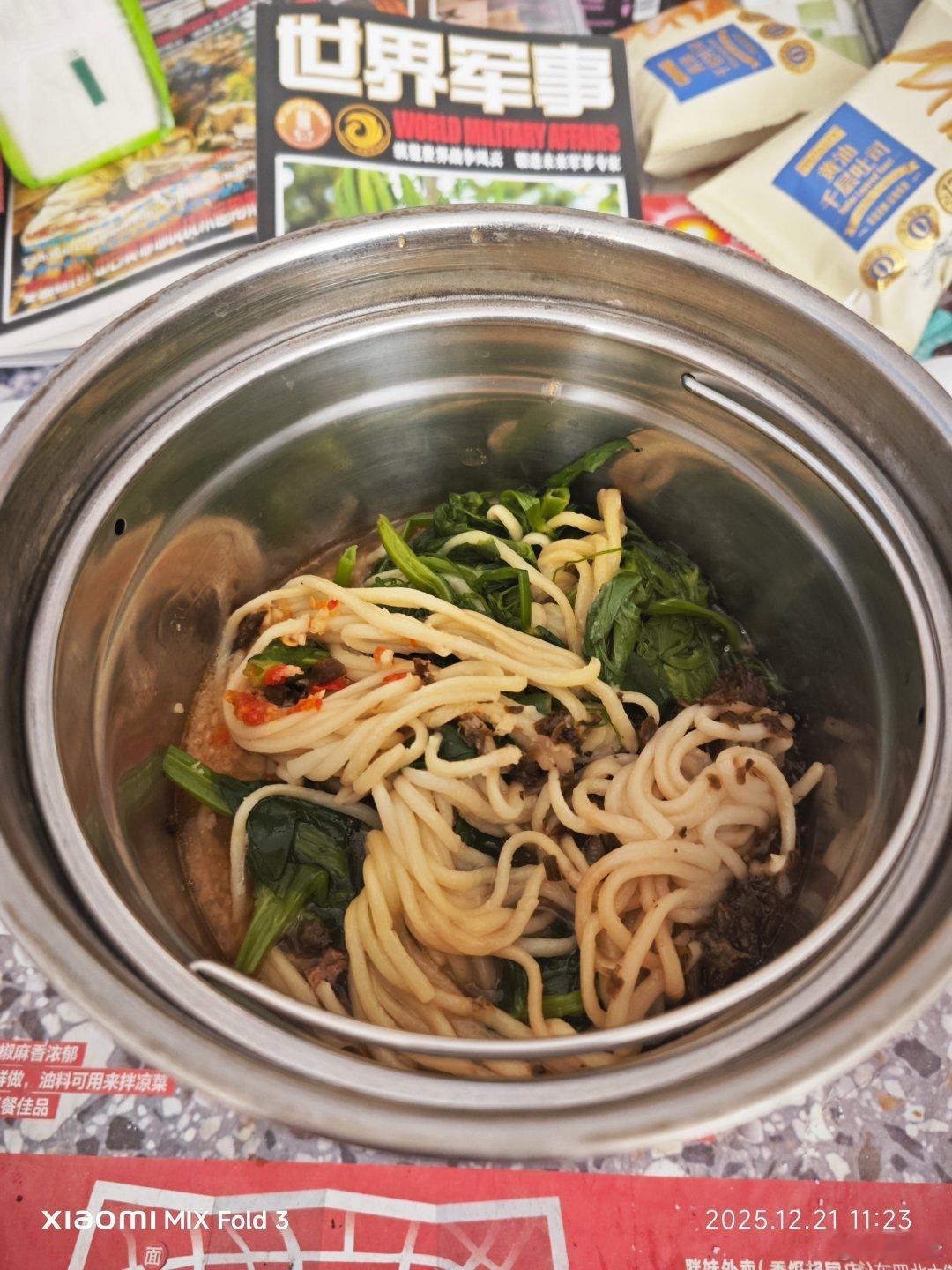 在我们那里，冬至的习俗是吃剩面。 