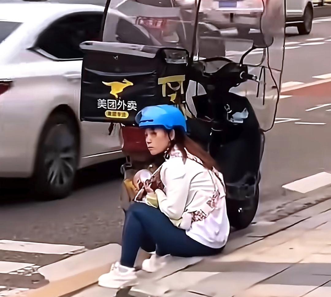 外卖女骑手变多的背后逻辑是什么

就是跟经济现象有关系，
第一：很多女性的工作在