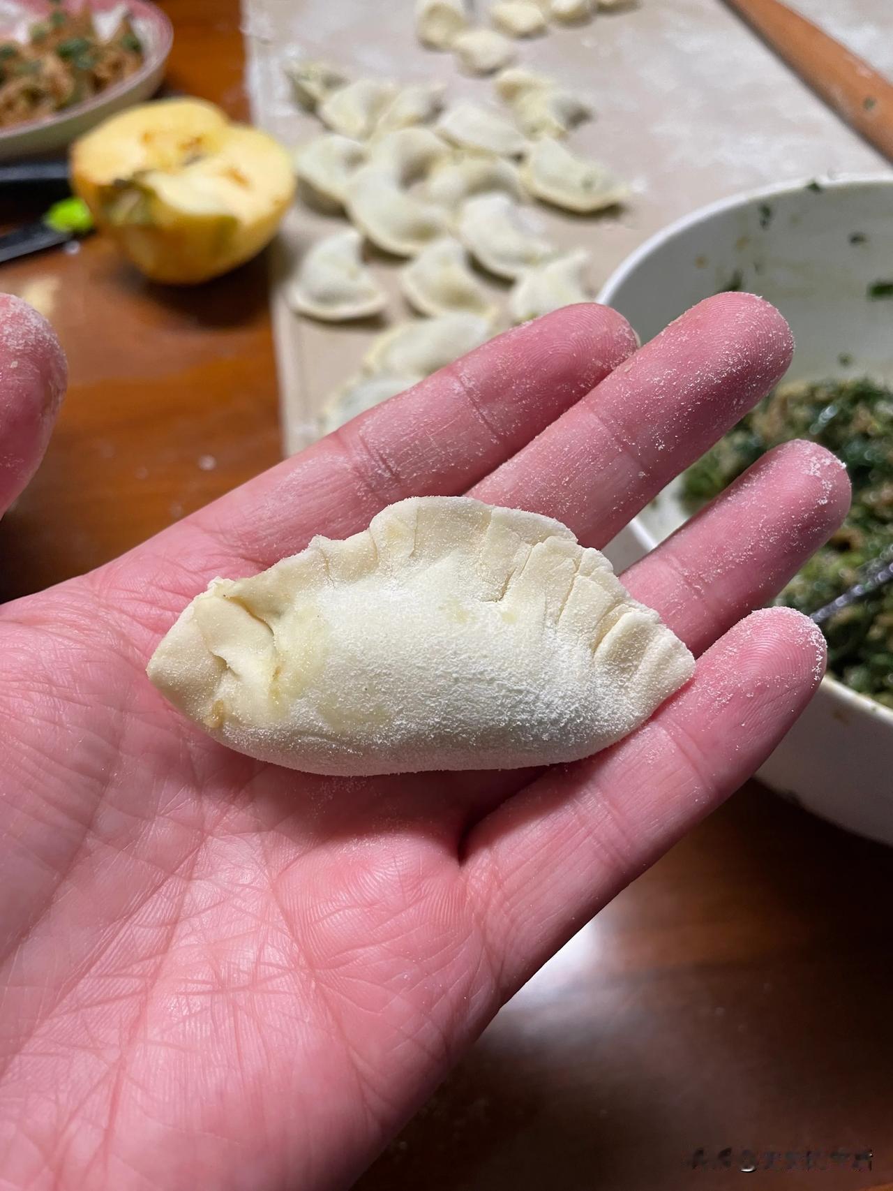 还记得小学课本上的花边饺吗？记得的人应该不多了吧？你今年多大了？今天我包饺子忽然