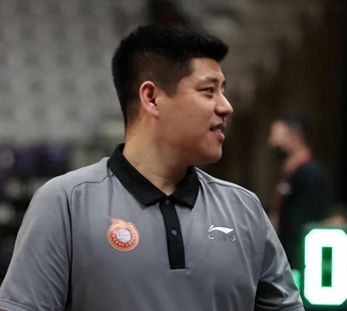 山西男篮103-100惊险逆转辽宁，潘江教练的战术布置功不可没！赛前他大胆弃用葛