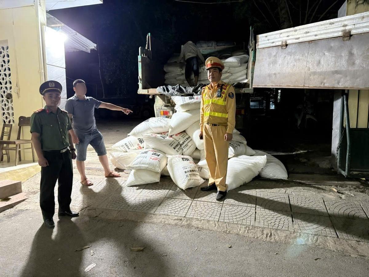 中越边境无稀土走私，化肥却成走私新热点，巨额利润背后藏胆大包天操作。

很多人提