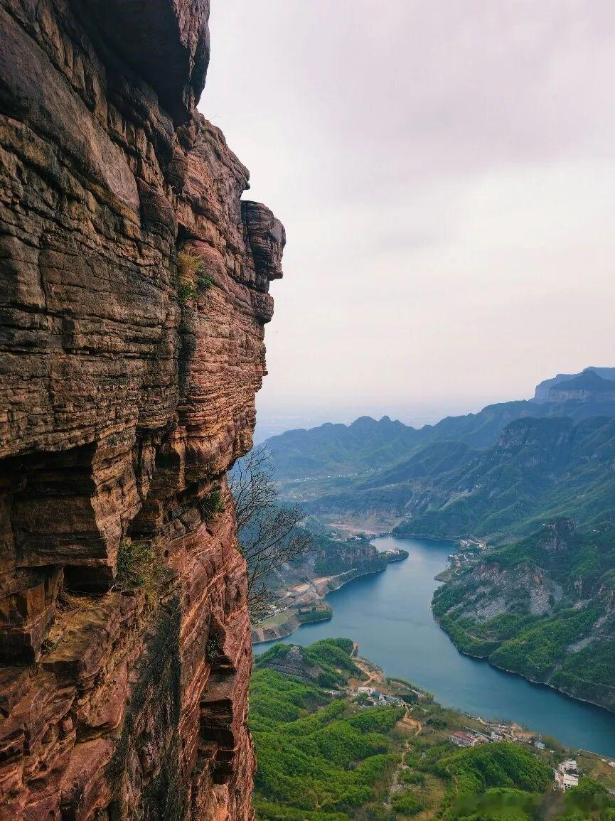 “太行（xíng）” 了！五一来河南太行山脉，解锁 N 个 “天然氧吧”，从惊险