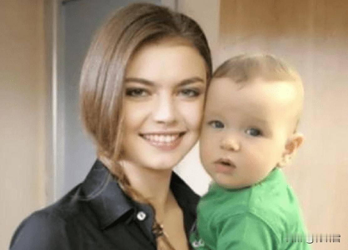 快讯：普京高调承认“自己正在热恋中”。
美媒：不是新闻了，他之前就很渣，2008