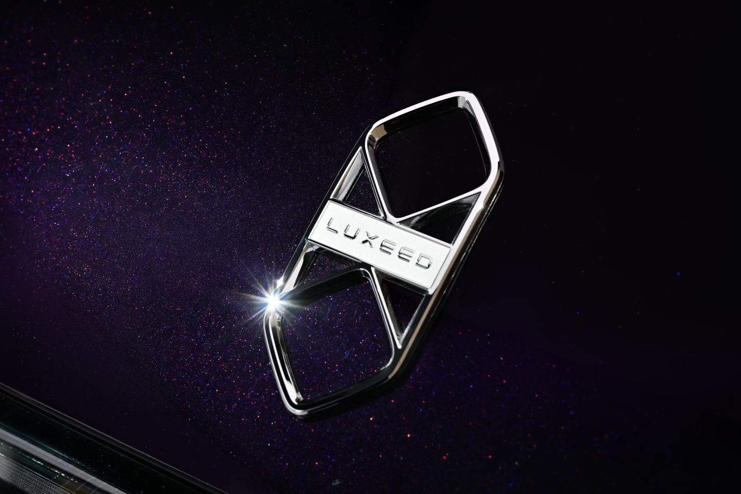 今天还有个大宝贝鸿蒙智行最神秘的大乖乖首款旗舰MPV  智界v9 一会去看一下 