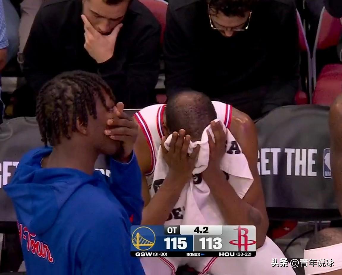 连丢罚球！杜兰特无奈掩面！

今天火箭队坐镇主场迎战勇士队的比赛，双方在常规时间