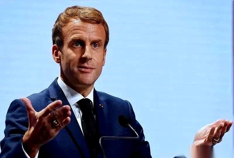 特朗普把马克龙的私信，直接截图发出来了。
就这么简单，粗暴。
全世界都看见了，马