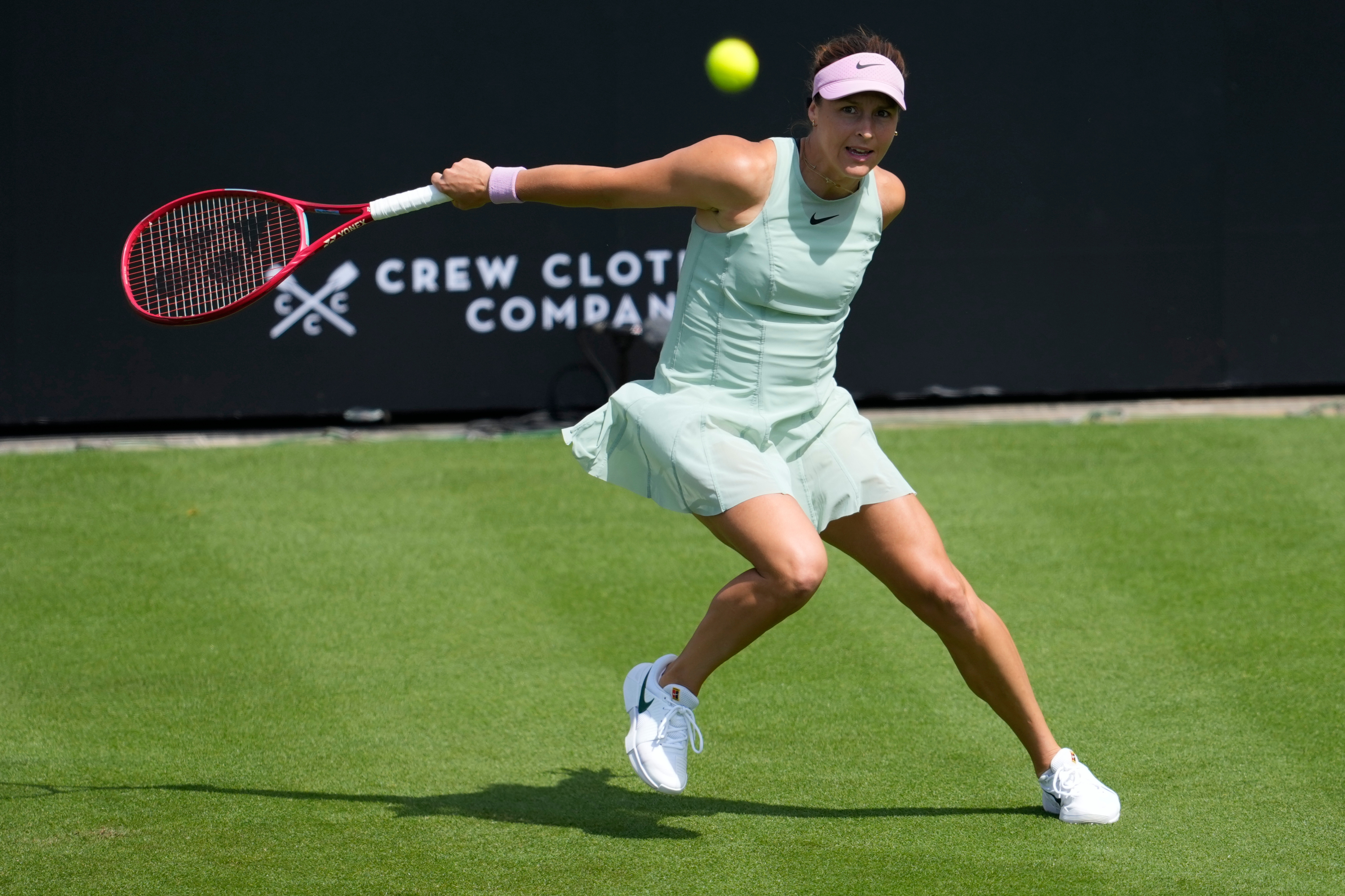 WTA250伊斯特本站1/4决赛，玛利亚以6-3 7-5击败瓦伦托娃，本赛季第二