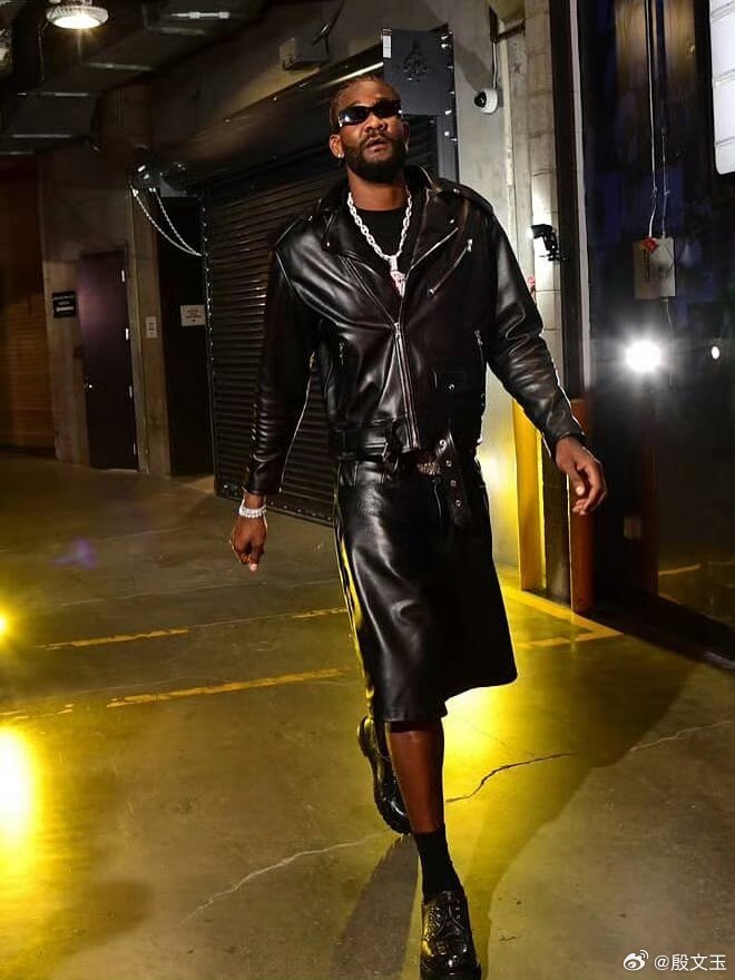 好消息，艾顿的命中率到71%了，生涯最高。坏消息，出手数跌破10次了，生涯最低，