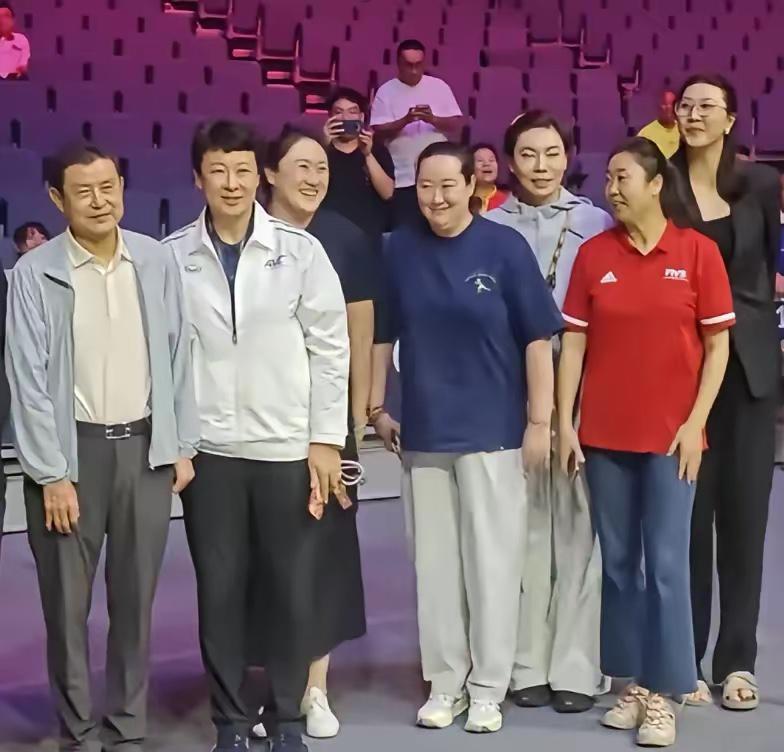 都是女排名将，认识三位，算我输。