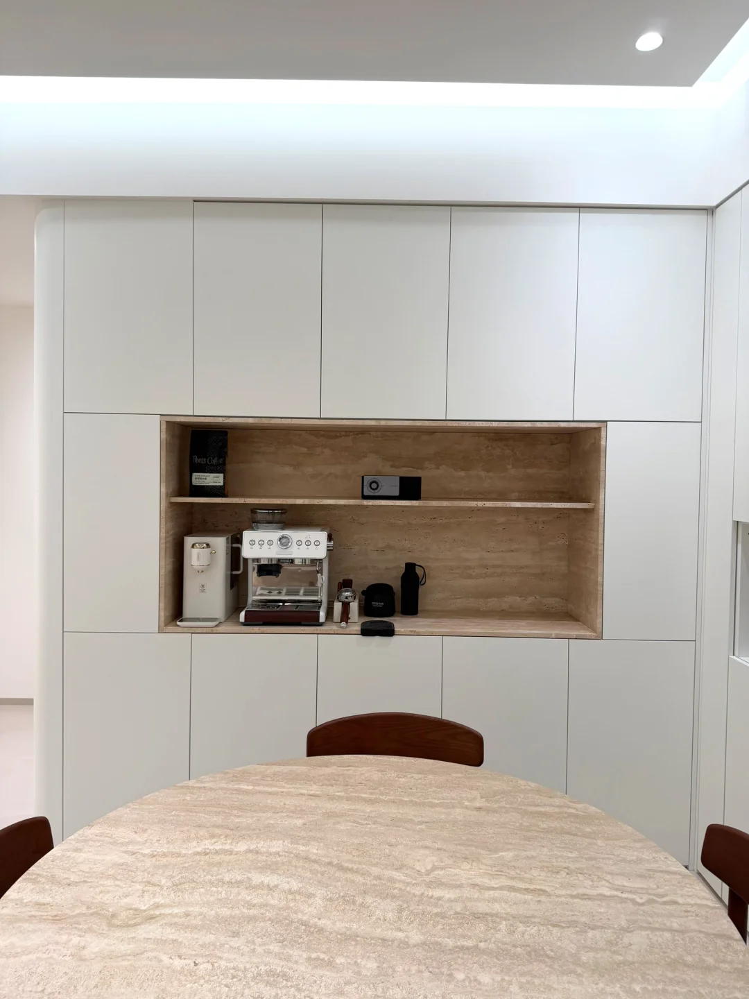 装修哪有不疯的 翻车的洞石餐边柜