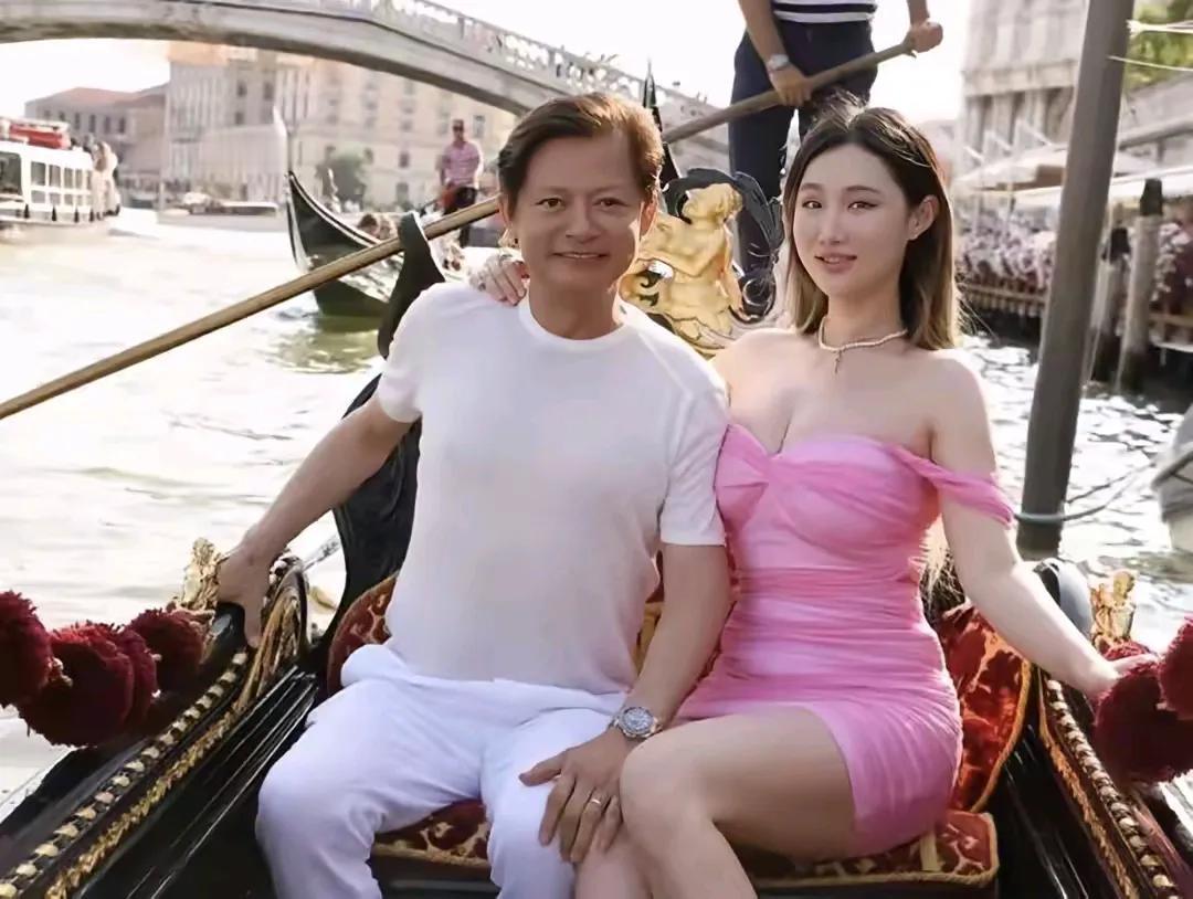 在东京，莫华伦与王冰冰这对跨越年龄界限的恋人，以及王冰冰的母亲，共同编织了一段温