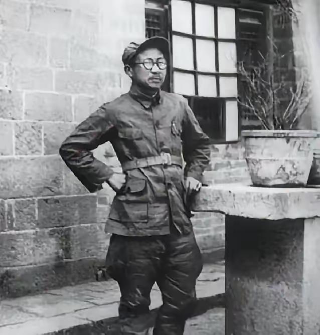 1943年，张云逸抓了桂系将领赵凤藻的独子。赵凤藻急得要死，直接开出天价“赎金”