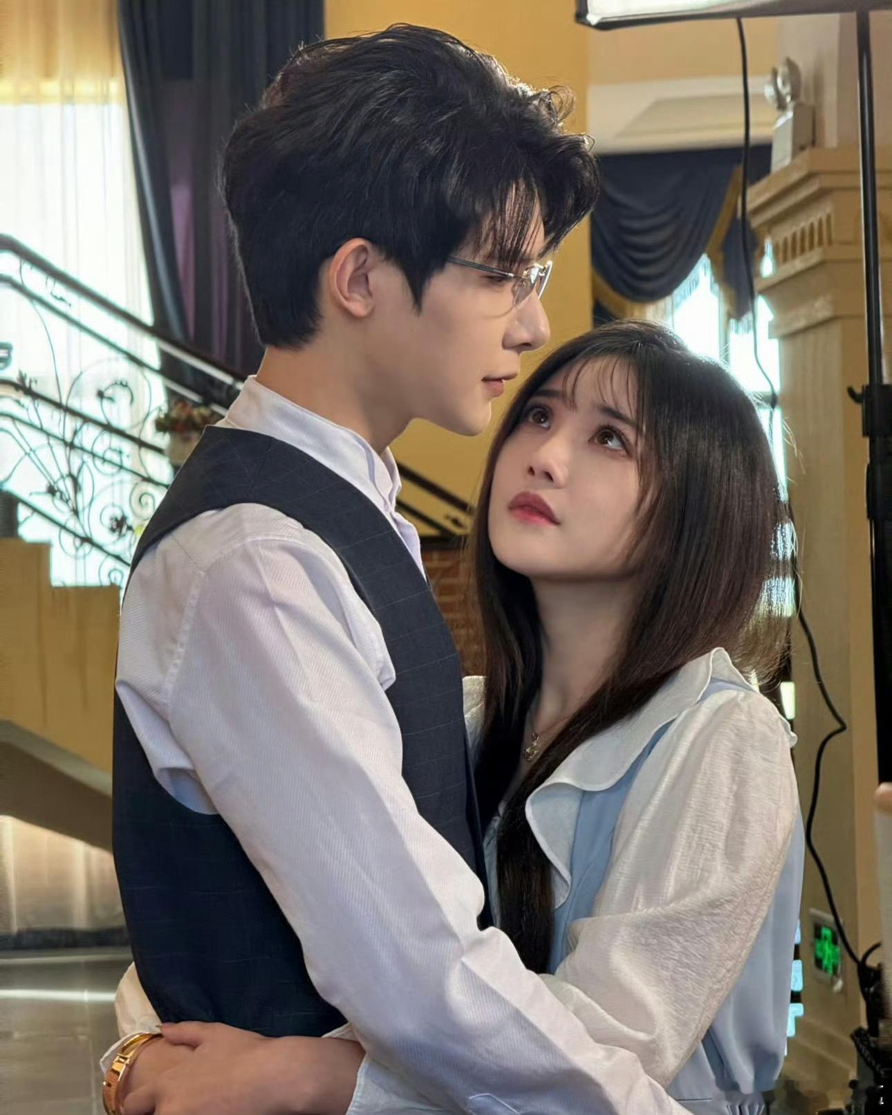 朱一未白昕怡红毯亲吻 真夫妻 ​​​