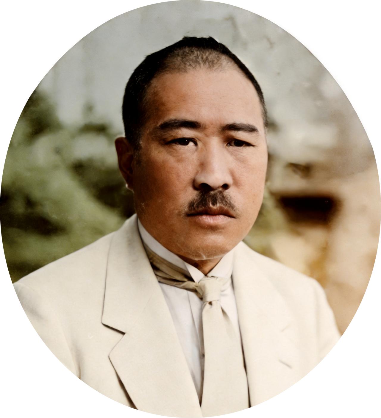 这名西装革履，眼神中充满杀气的大老粗正是军阀张宗昌。张宗昌出身市井，其父为喇叭手