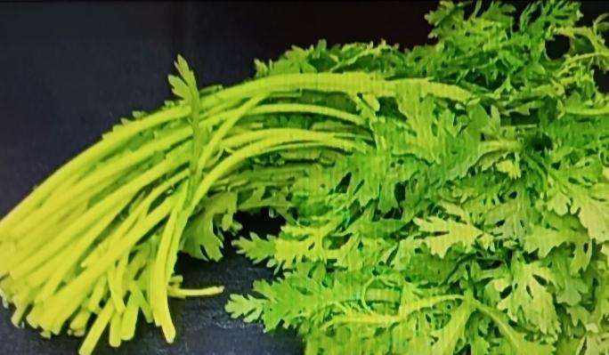 冬天有这么一种菜，哪怕它味道不咋地，咱也得一周吃三次，就是为了泻肝火、助眠。我说