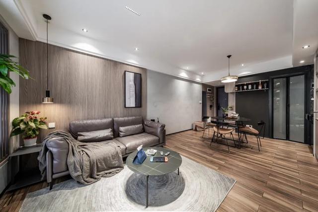 「刚需+年轻」?的客厅装修，如何打造设计高级感？