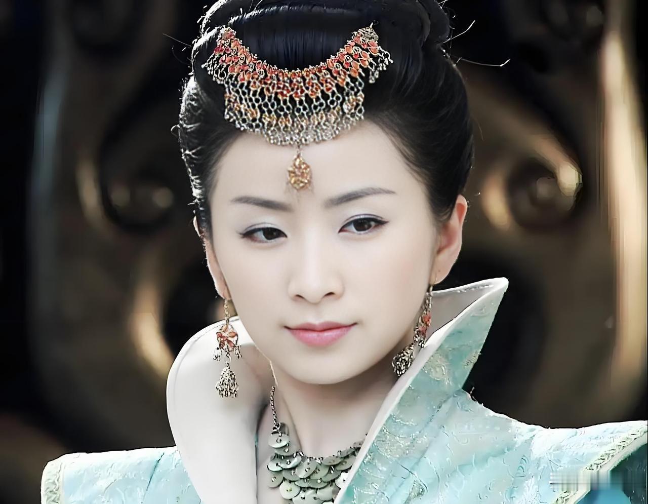 “刘庭羽”感觉她的古装好美，演技好唱歌也不错，就是没火起来，有些可惜了！