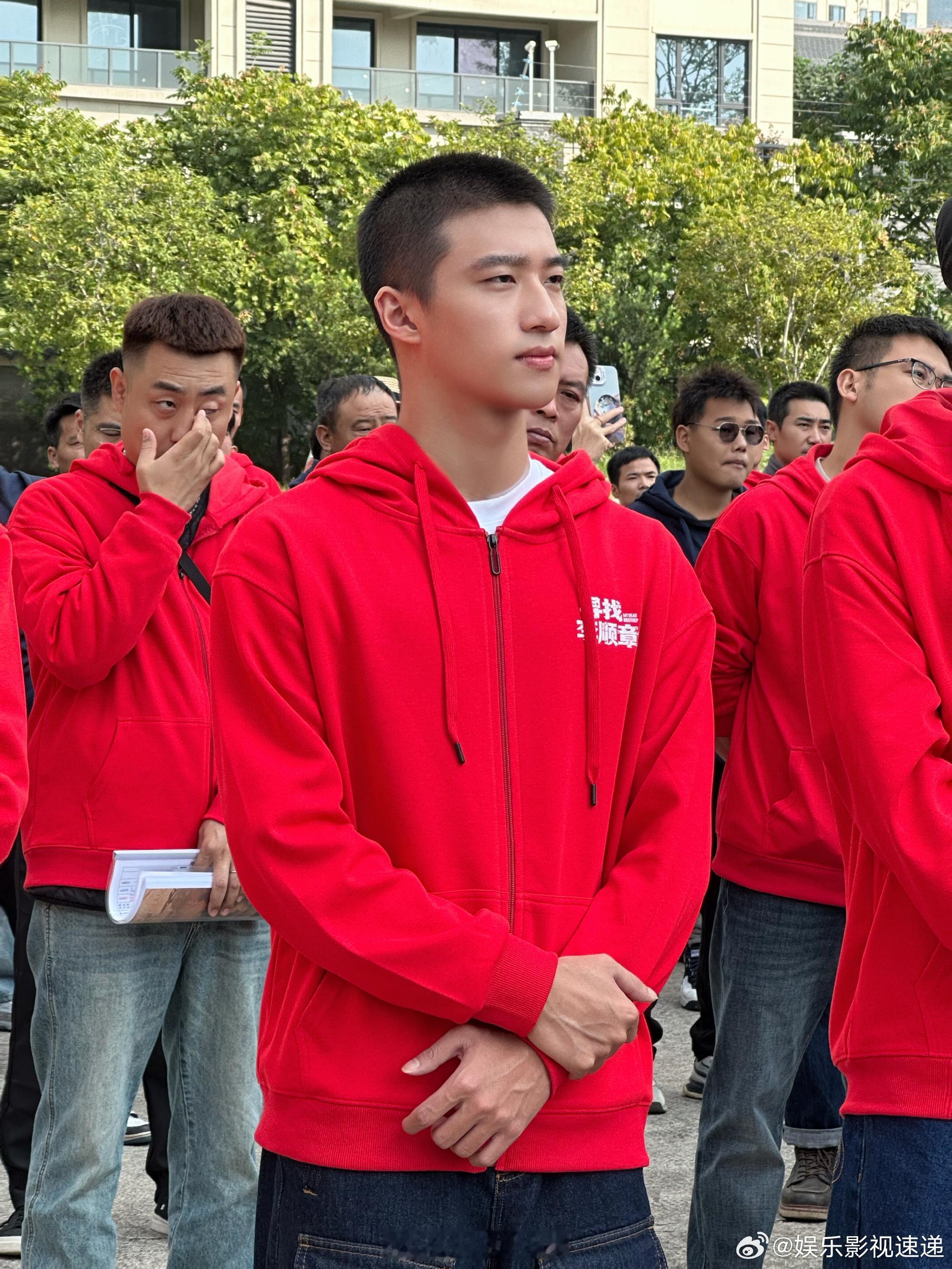 00生包洪瑜我笑纳了 包洪瑜的颜值和气质都很适合大银幕，加上科班训练和公司力捧，