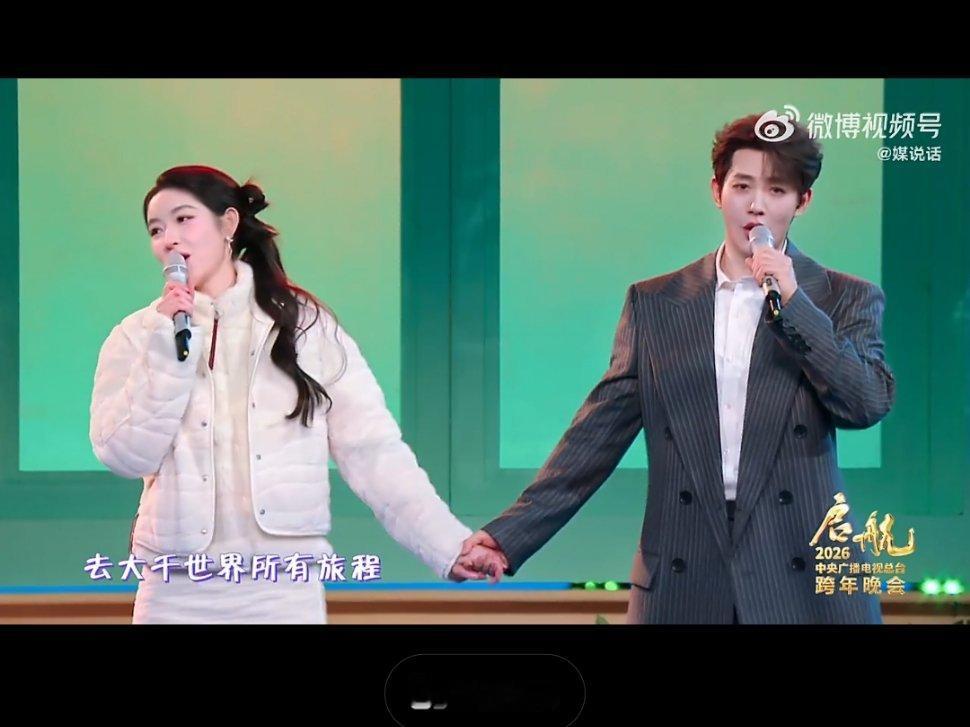 邓为的唱歌水平又有所进步了。歌声好温柔好苏啊，循环播放中 我都觉得他可以出个专辑