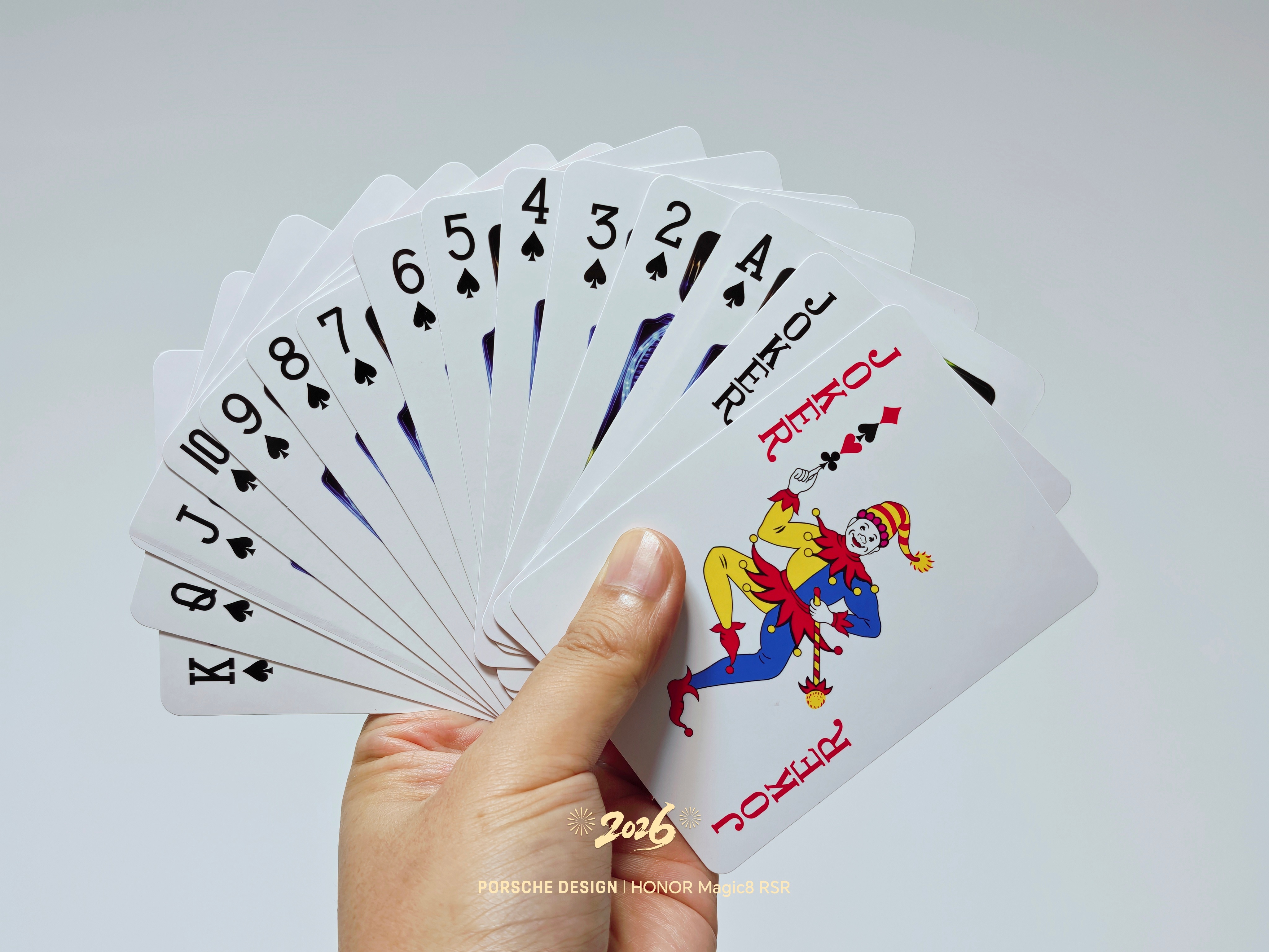 折叠屏迈进7000mAh大电池时代收到荣耀Magic V6发布会邀请函了，快递推