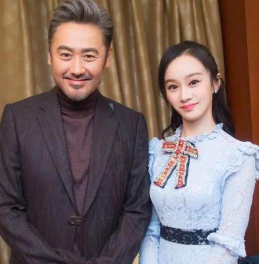 2018年，吴秀波包养了陈昱霖足足7年，之后玩腻了厌倦了，便提出分手。陈昱霖索要