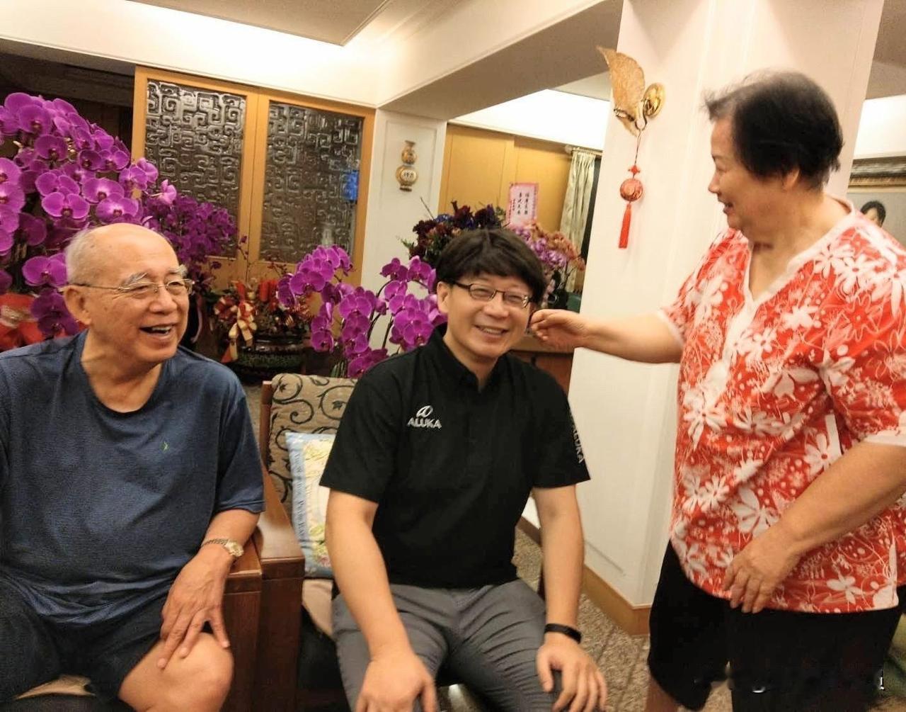 国民党前主席吴伯雄的儿子、前桃园县长吴志扬今（30日）在脸书发文表示：AI可以帮