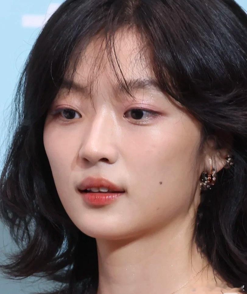 路人眼里，这生图算不算美女？ ​​​