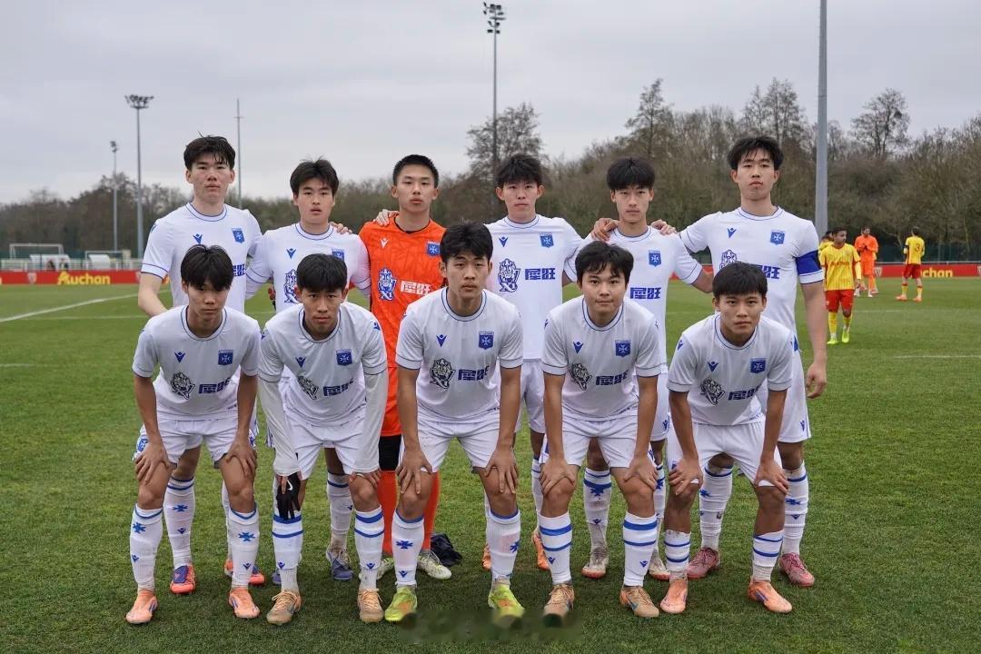 2.4 热身赛中国犀望队 1:2 巴萨09配图非本场比赛自由橙山东泰山鲁能青训