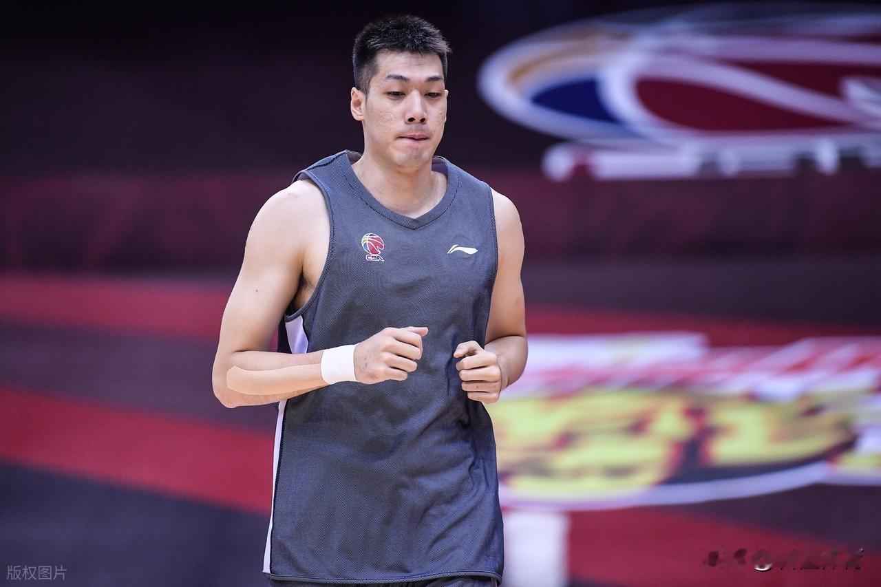 我看网上对于赵睿、周鹏的讨论很多，不舍也很多，但好像很多球迷都忽略了一个人，一个