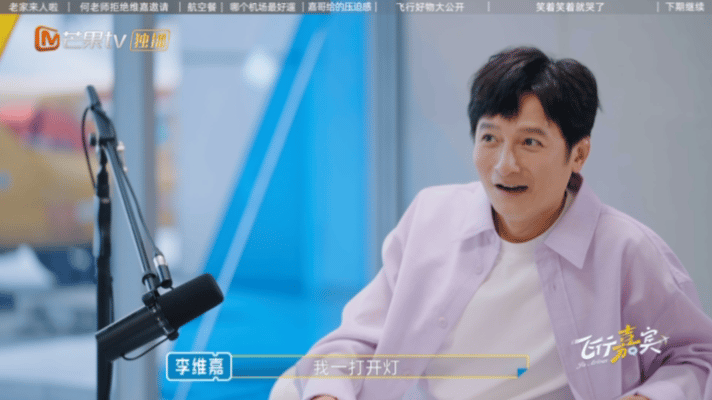 杜海涛[超话]杜海涛半夜坐李维嘉床头吃薯片很难不佩服海涛这个脑回路，为了吃薯片直