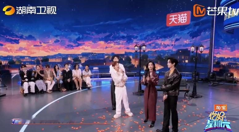 何与hi6首秀是快乐小狗你好星期六 哇！何与开场自我介绍太有看点咯！活力四射介绍