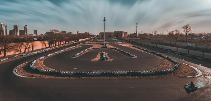 帕尔莫夫斯基的赛车生涯亮点满满。2018年她从卡丁车起步，2019 - 2021