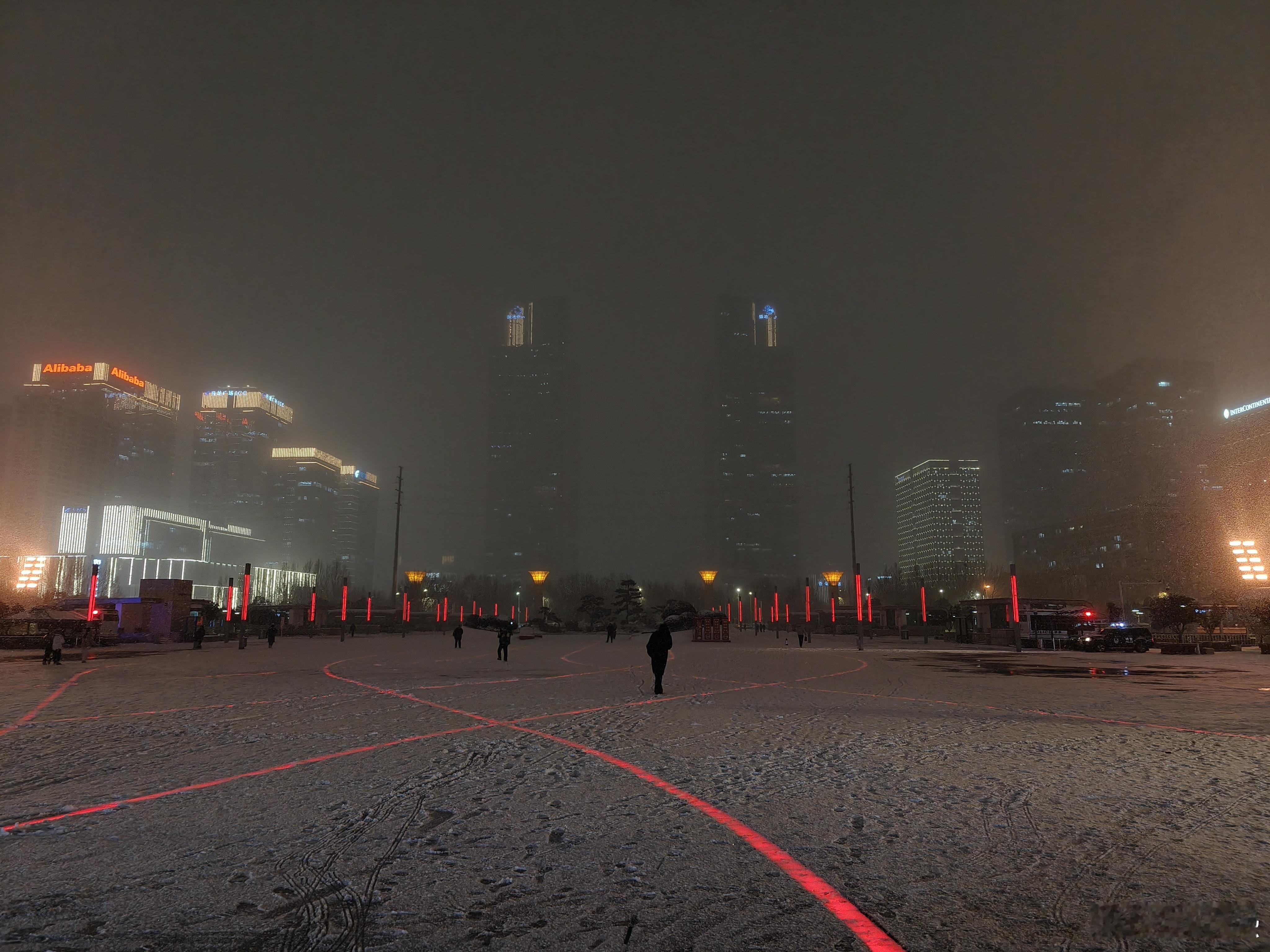雪下的好大，不想出门