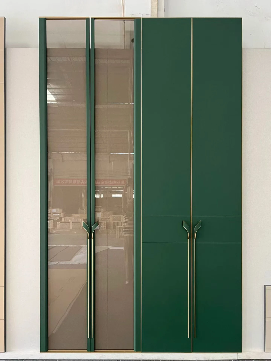 皮质玻璃门和木门配套就是好看