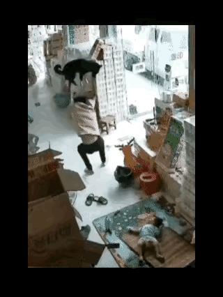 这视频刚进来看一半，刚要说怎么这么摔狗，看全了他[马]的摔的好[酷拽]