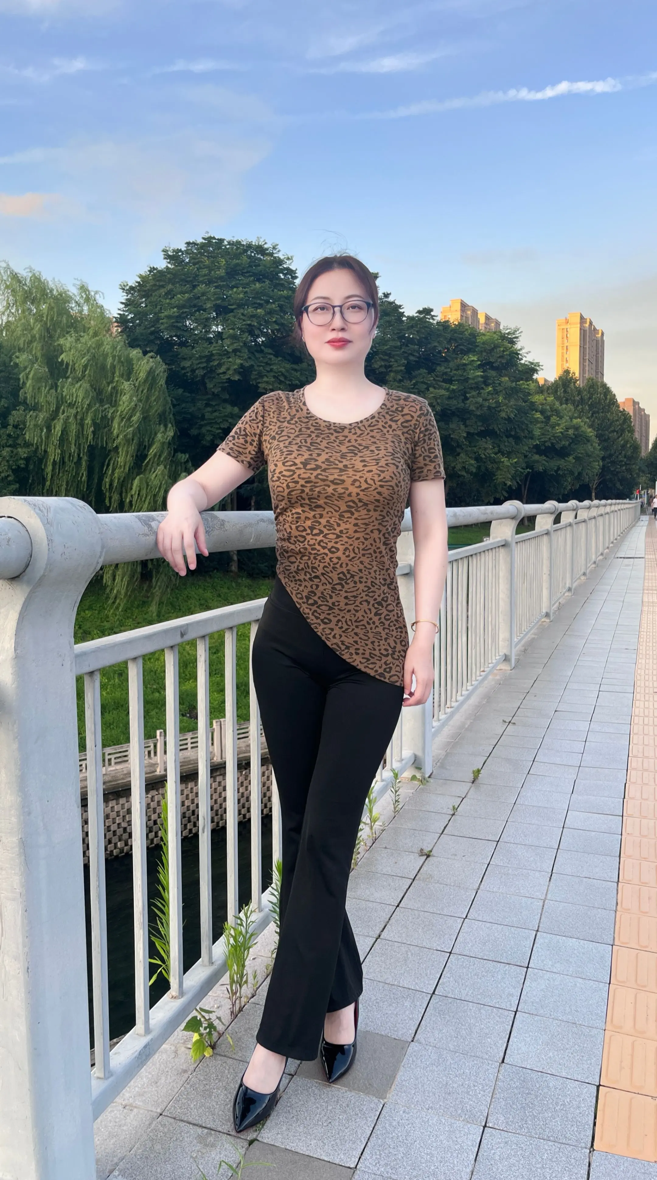 如果人生下来，一辈子就是为了不停地工作赚钱，然后死掉。那我们活着的意义...