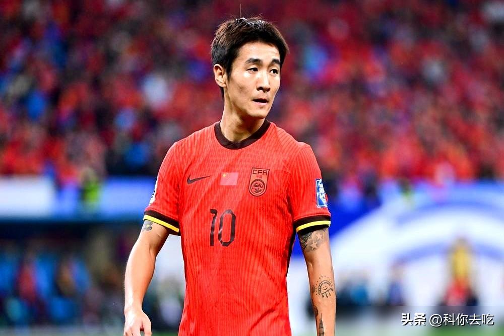 库拉索身价2777万欧，全场0射正，实力悬殊之中，中国男足竟扳两球赢了。邵佳一赛