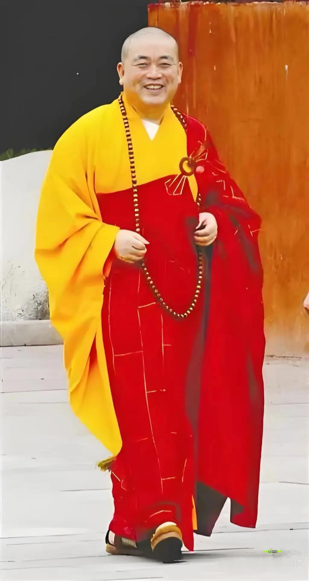 明明是商业奇才，却当了和尚
释永信原是国企员工子弟，但他不愿进入系统工作
16岁