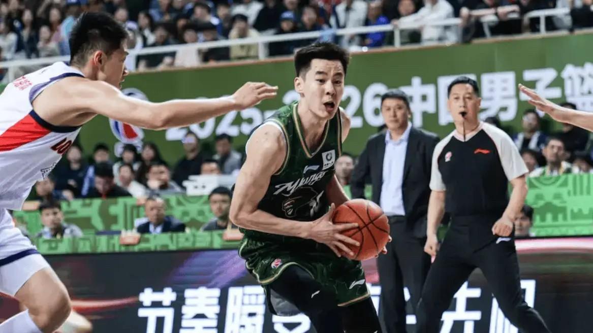 不吹不黑！同曦82-91不敌广厦，本场比赛，郭昊文和胡金秋的数据对比！

这场球