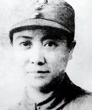 1972年，北京八宝山，送别陈毅元帅的人群中，有一位气质绝佳的老太太不请自来。张