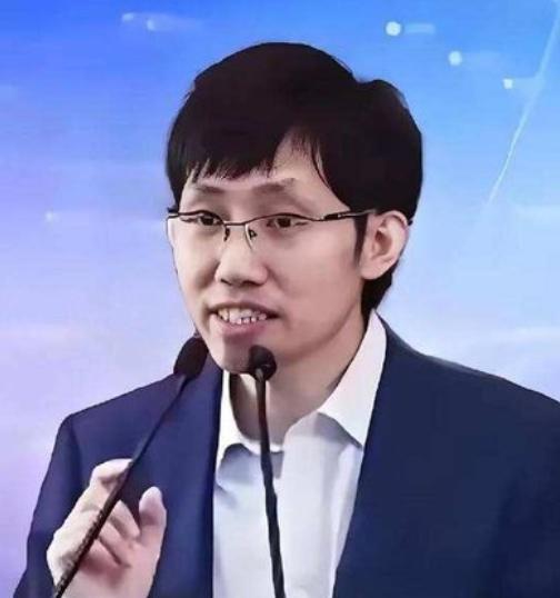 记者问：“中美AI差距到底有多大？”梁文锋毫不避讳、一针见血地回答：“表面上中国