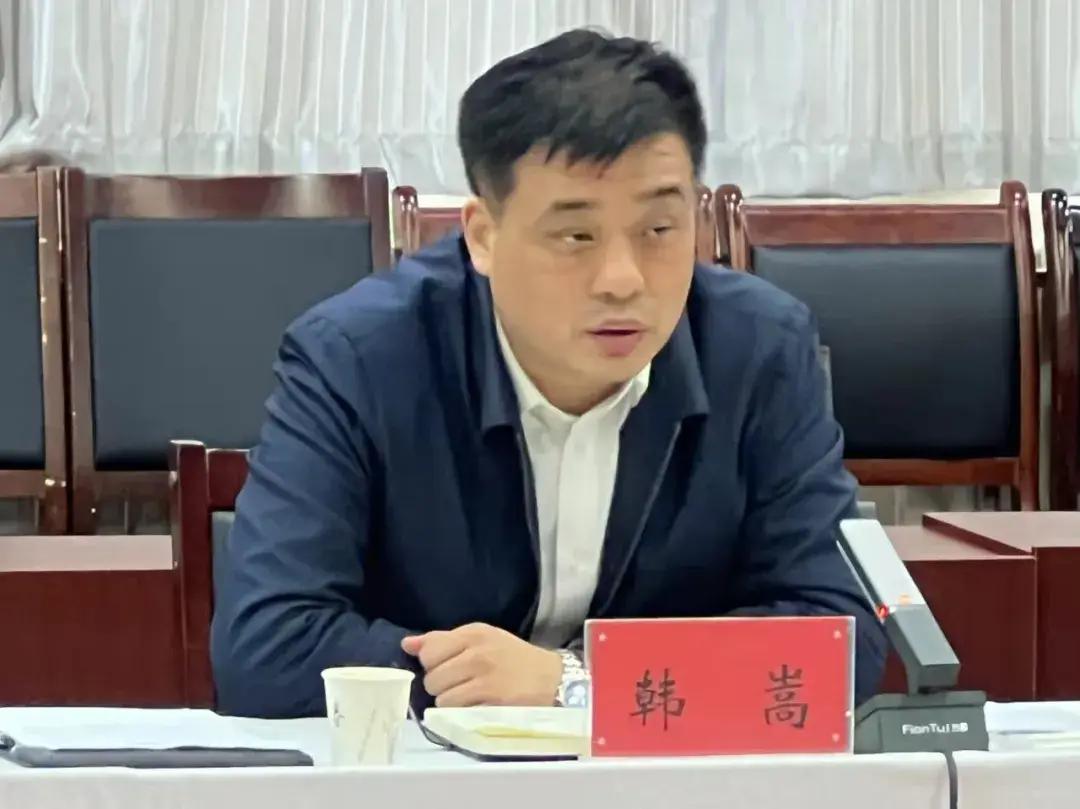 华润集团原副总经理韩嵩被双开！等着吃牢饭了。他曾是华电集团中高层，在新疆工作多年