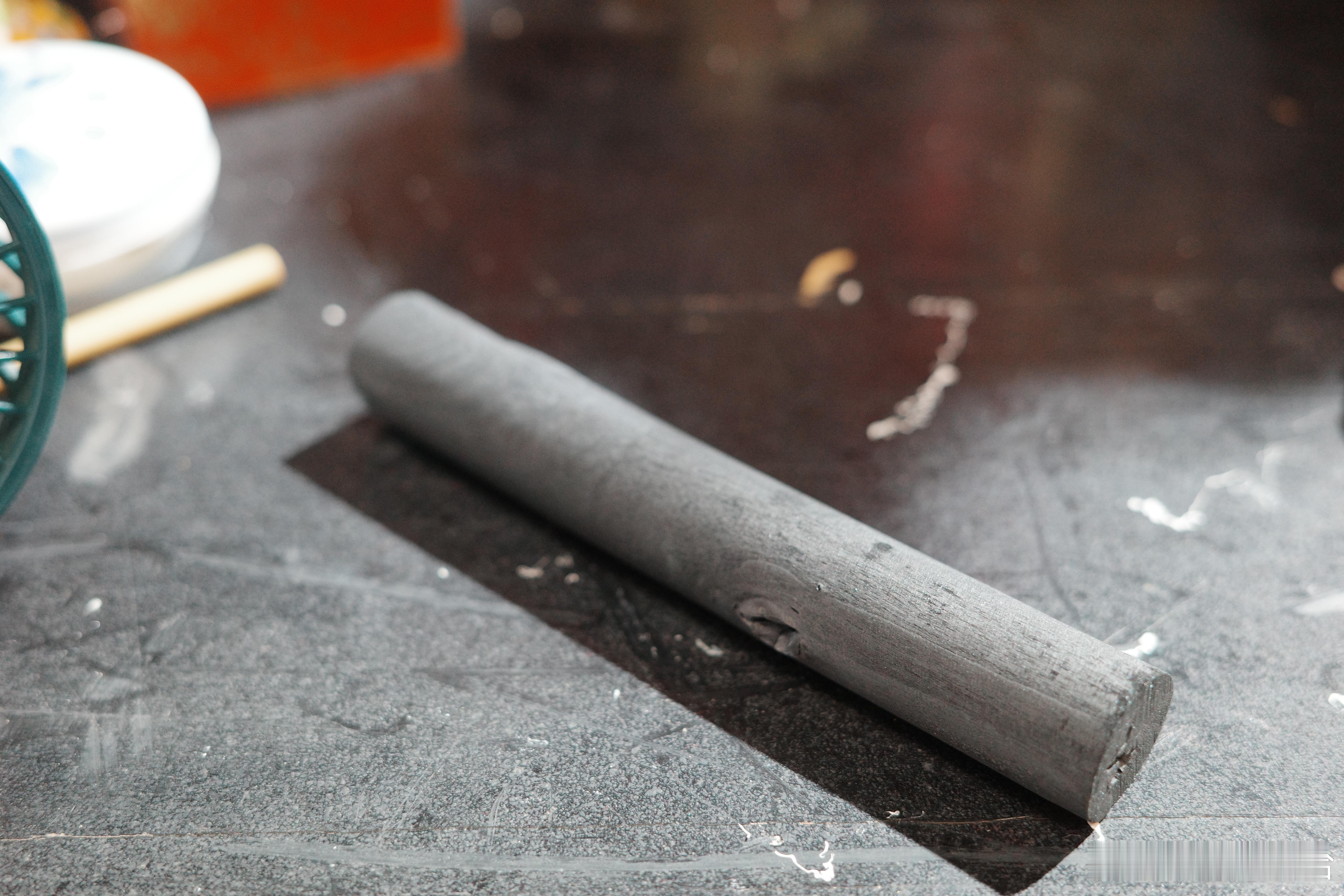 制片小胡的絮絮叨叨 碳棒眉笔、像碳棒又像*的面包，这些设定是另外两位天才编剧想的