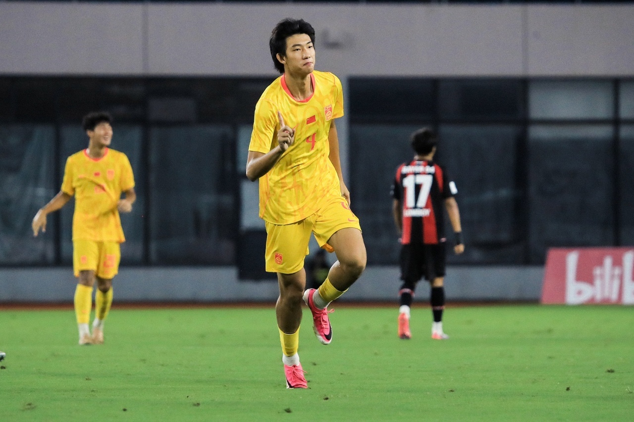 赵松源U17国足上海明日之星冠军杯中国足球留洋🌟药厂教练盛赞赵松源：意识出众技
