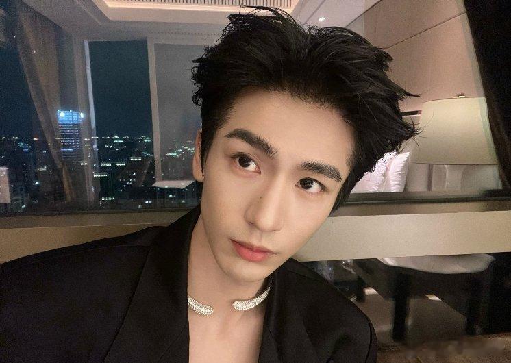 东方卫视这一秒过火张凌赫慕容清峄不吃压力型选手这个慕容清峄完全是全世界正数第一不