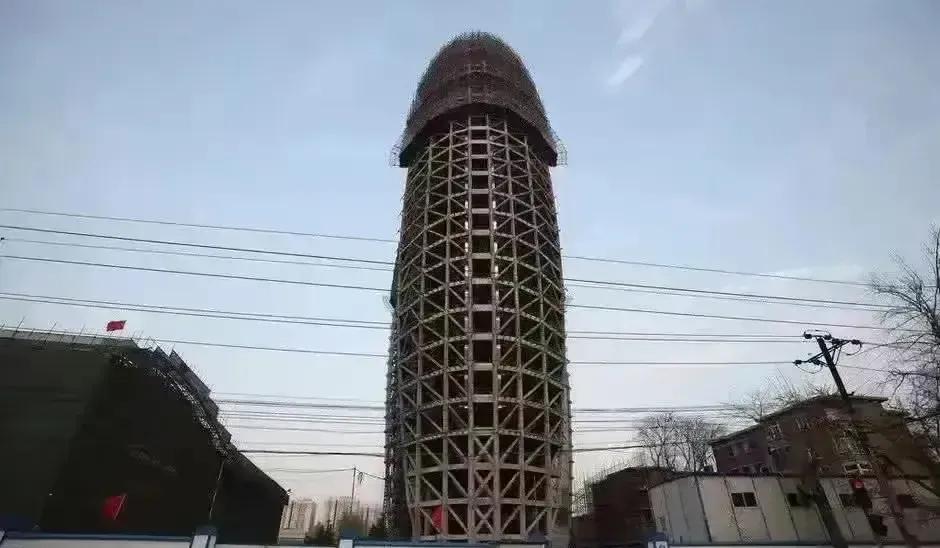 有一个谜面：奇怪，奇怪，真奇怪，没有骨头也会顶起来？谜底是啥？