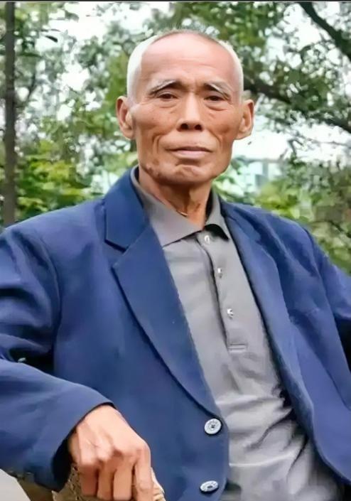1949年，杀害过 小萝卜头 的 国民党 特务 杨钦典 ，偷偷将19名革命志士放