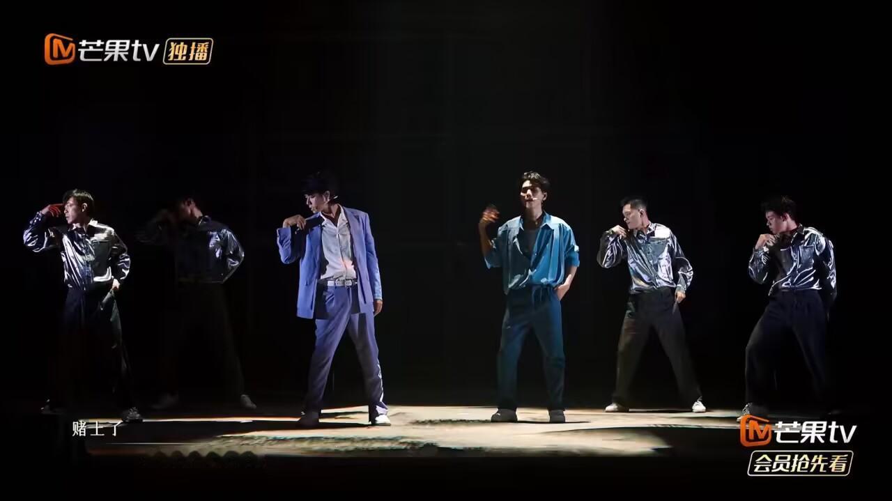 披荆斩棘的哥哥们把群像文具象化了
群像就是热血、团结、坚定的代名词，有谁注意到在